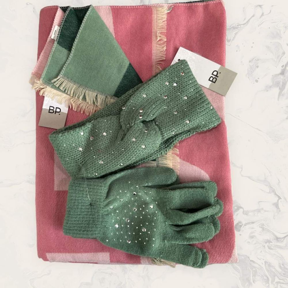 NWT BP. Bundle Blanket Scarf Wrap Word Play Pastel Green/Pink /Oversize/Love quo